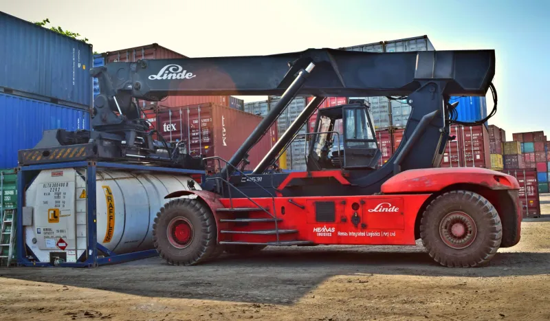 Container Consolidation as a Profit Strategy: What Mid-Market Canadian Importers Need to Know